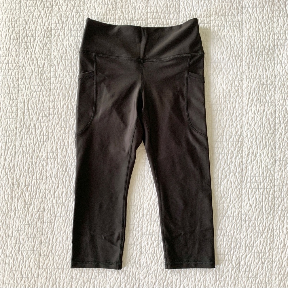 NWOT Old Navy High Waisted Powersoft Crop Leggings - Black Jack - Petite M